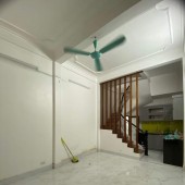 Cho ở nhóm 9 người Phố Khâm Thiên, 4 tầng, 30m2, 3 ngủ khép kín, 12 Triệu